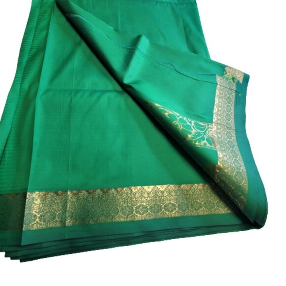 Green Saree with a Gold Border and Gold Accents- Unstitched- NEW - Picture 9 of 14